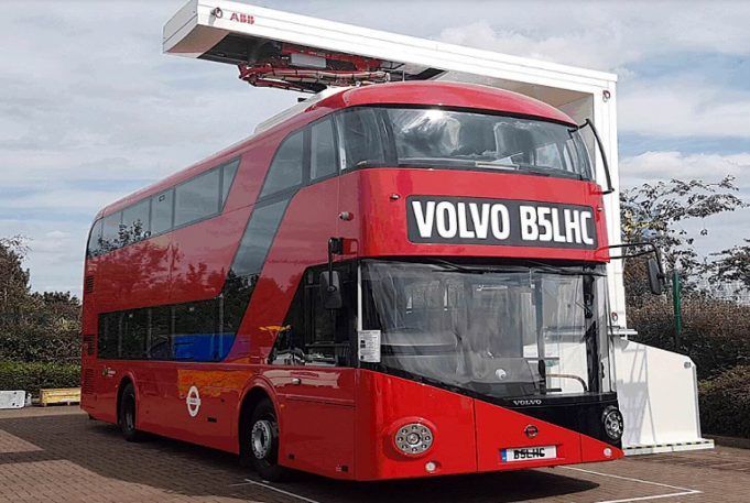Cargador OppCharge de ABB con autobús Volvo BSLHC