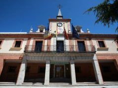 Las Rozas instala el primer punto gratuito de recarga de coches con energía solar de España Fachada del ayuntamiento de Las Rozas de Madrid