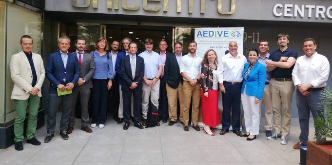 La junta directiva de Aedive encabezada por Isabel Reija