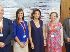 Aedive traslada a la ministra Teresa Ribera las claves para acelerar la movilidad eléctrica en España La junta directiva de Aedive con la Ministra Teresa Ribera