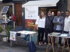 Asinem se suma a la Semana Europea de la Movilidad con la celebración del Parking Day Miembros de Asinem en una de la mesas explicativas sobre el Vehículo Eléctrico