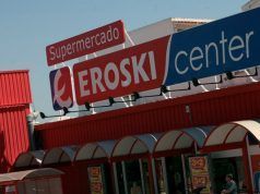 Guerra de marcas de Gran Consumo en torno a la Energía y la Movilidad Eléctrica Un cartel de Eroski Center