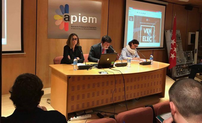 La Semana del Vehículo Eléctrico de Apiem se cierra con la asistencia de 240