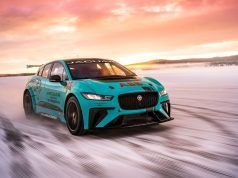 Los cargadores rápidos de ABB demuestran su fiabilidad en el frío del Ártico y en el corazón del desierto Vehículo de rally eléctrico con la energía suministrada por ABB