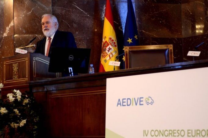 La 5ª Edición del Congreso Internacional sobre Movilidad Eléctrica, el 23 y 24 de octubre Arias Cañete inaugurando el congreso del Vehículo Eléctrico