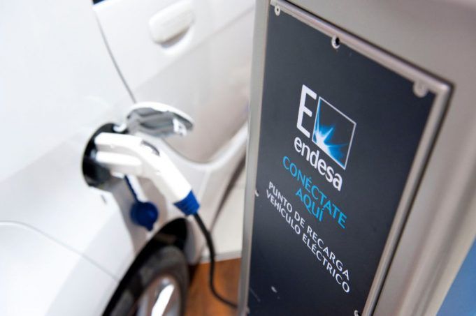 Endesa instalará más de un centenar de cargadores eléctricos en las gasolineras de Ballenoil Endesa instalará más de un centenar de cargadores eléctricos en las gasolineras de Ballenoil