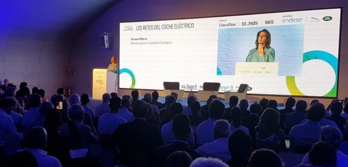 La ministra Ribera hablando sobre los retos del coche eléctrico La ministra Ribera hablando sobre los retos del coche eléctrico