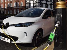 Un proyecto innovador permite cargar vehículos eléctricos en las farolas