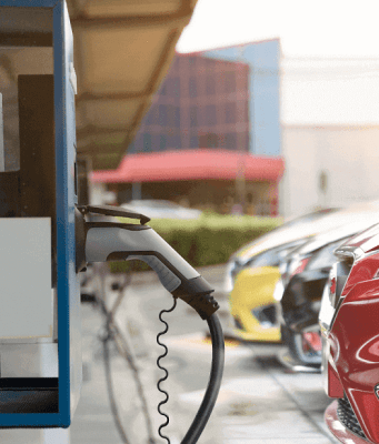 El 11 % de los turismos matriculados hasta marzo corresponden a vehículos electrificados