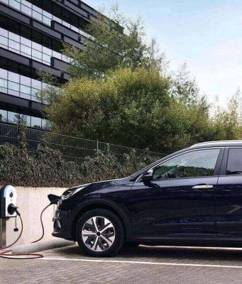 Schneider Electric transforma la gestión de edificios con los cargadores de vehículo eléctrico EVlink Pro AC