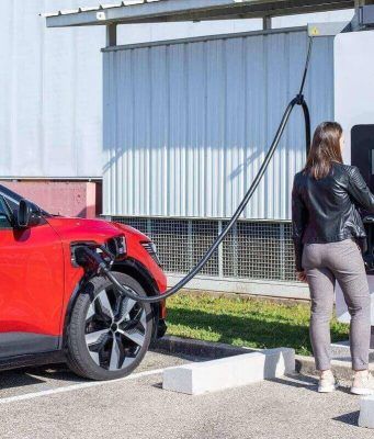 Schneider Electric estrena EVlink Pro DC 180kW, nueva estación de carga rápida para vehículos eléctricos