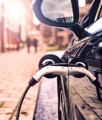 El precio del coche eléctrico de ocasión cae casi un 6 % al cierre del primer trimestre del año