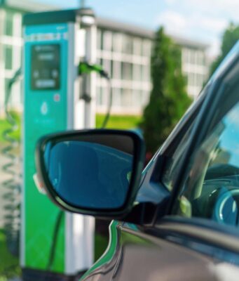 Aedive denuncia que la falta de ayudas a la movilidad eléctrica plantea “la puesta en marcha de ERTEs en el sector”