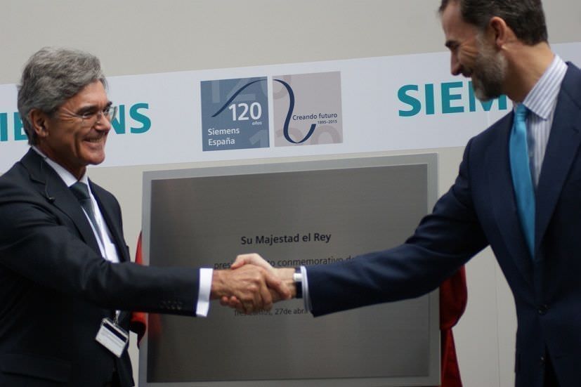 Una placa recuerda el 120 aniversario