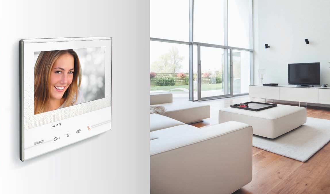 BTicino presenta el monitor manos libres Classe 300