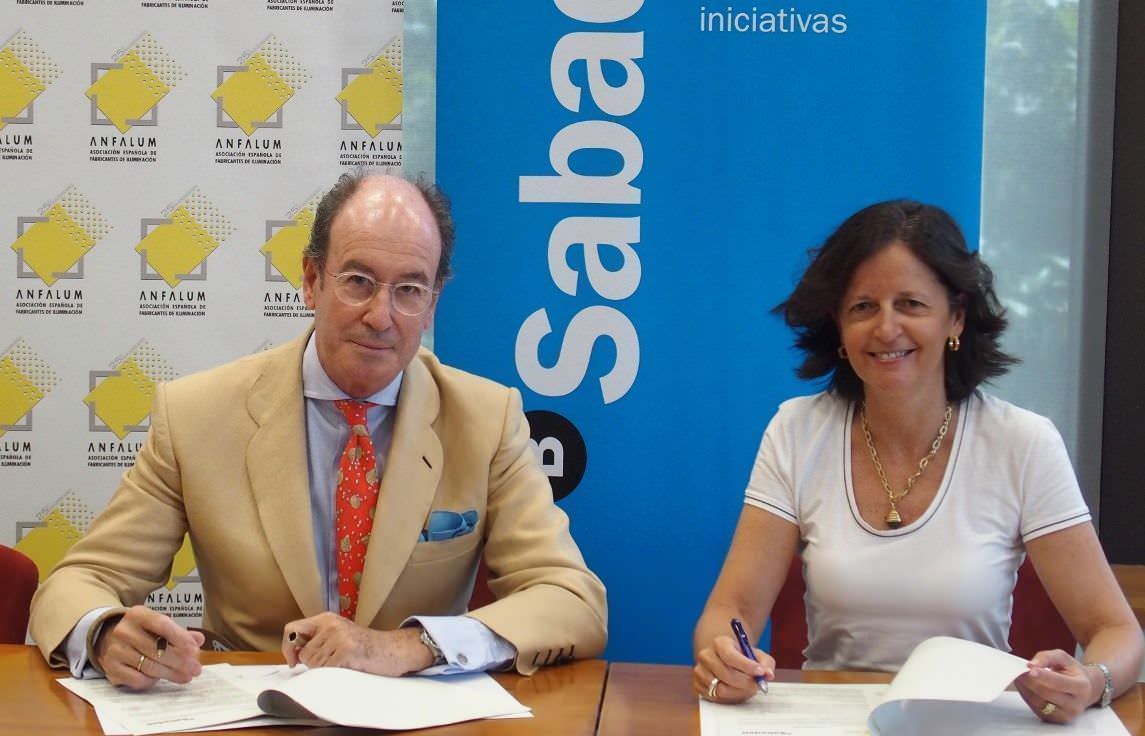 Un momento de la firma del acuerdo entre ambas organizaciones