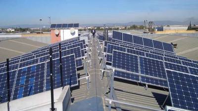 Guerra abierta entre partidarios y detractores del autoconsumo