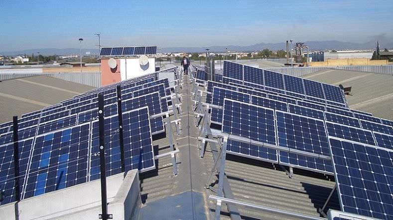 Guerra abierta entre partidarios y detractores del autoconsumo