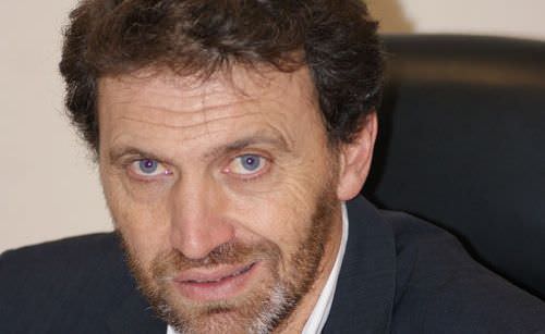 Fenie cesa a Javier Domínguez