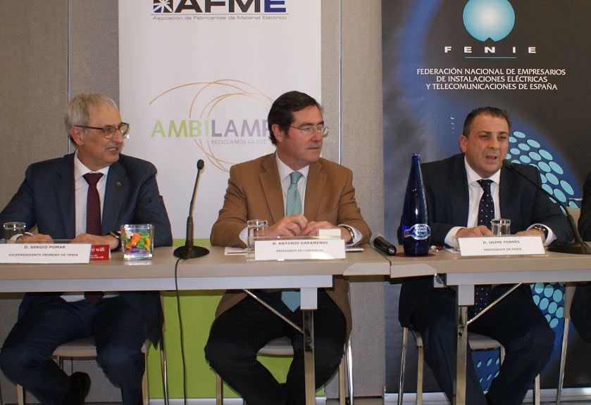 El presidente de Cepyme, Antonio Garamendi, en el centro de la imagen