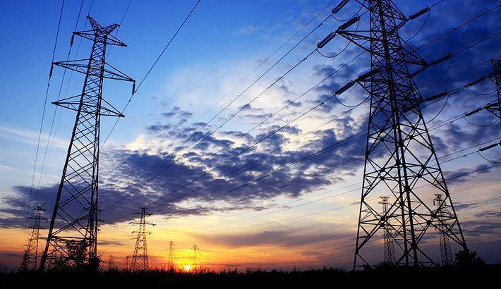 Uno de cada cinco hogares en España no sabe que puede cambiar de compañía de la luz o de gas