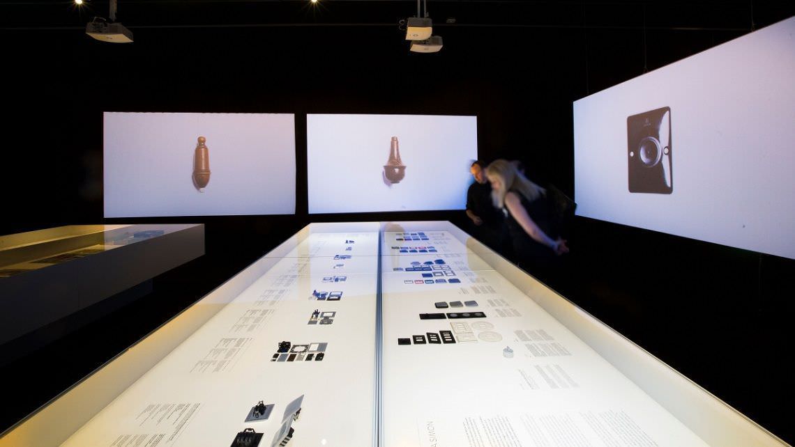 Simon celebra un siglo de vida con la exposición Interfaces,