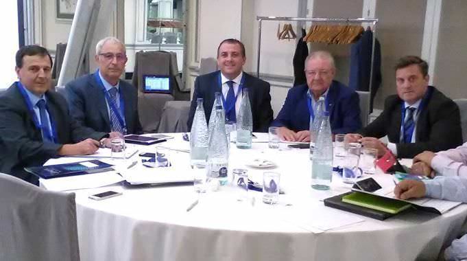 Fenie solicita una reunión al nuevo ministro