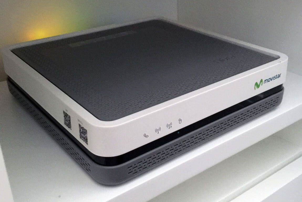 Router de fibra óptica de Movistar funcionando