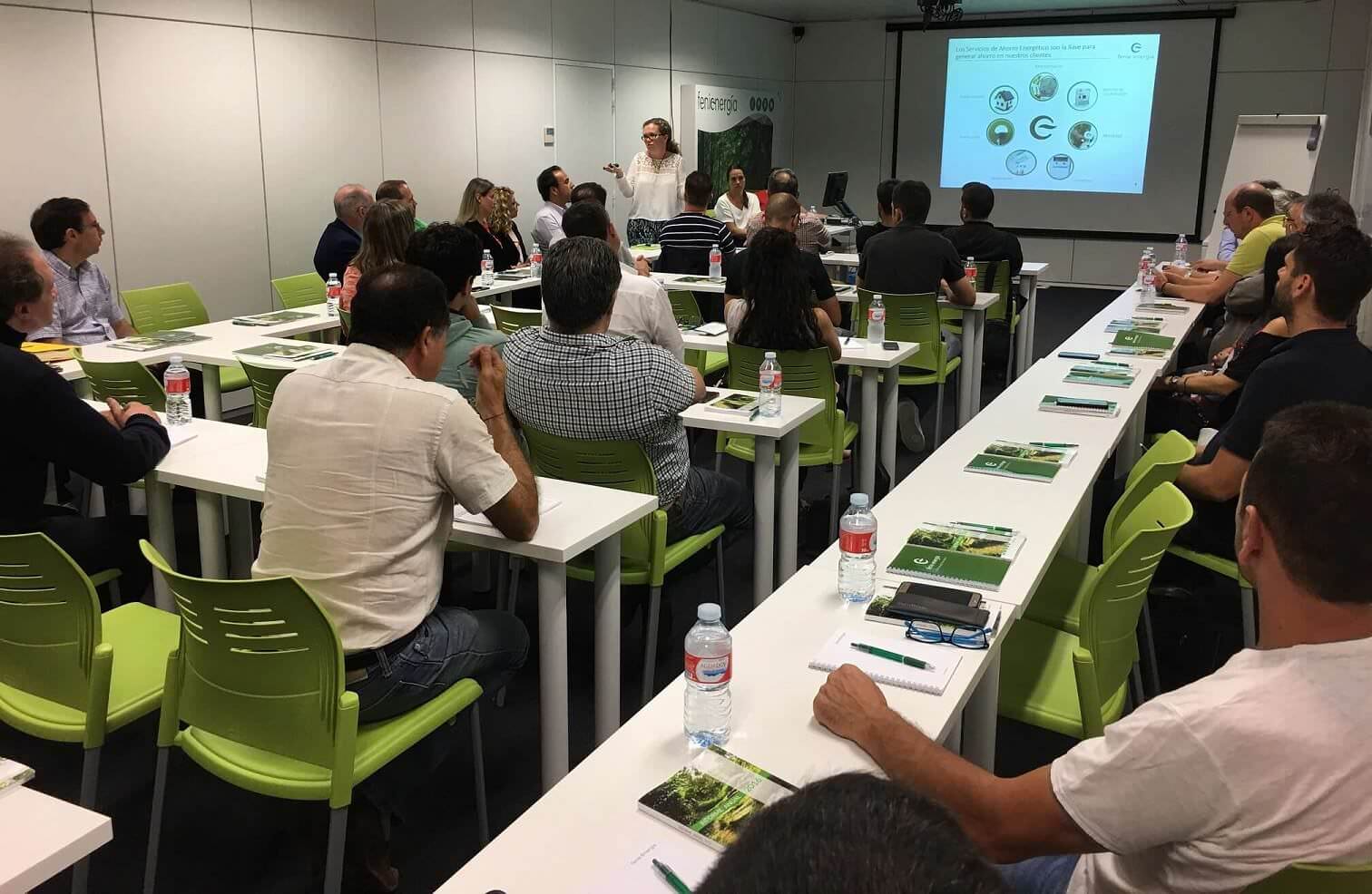 Asociados de Agremia se informan sobre Fenie Energía