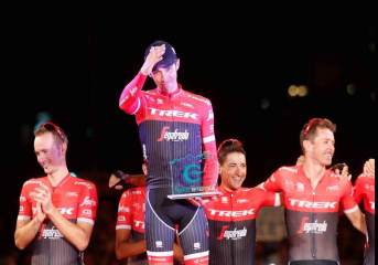 Contador recibiendo el premio Fenie Energía