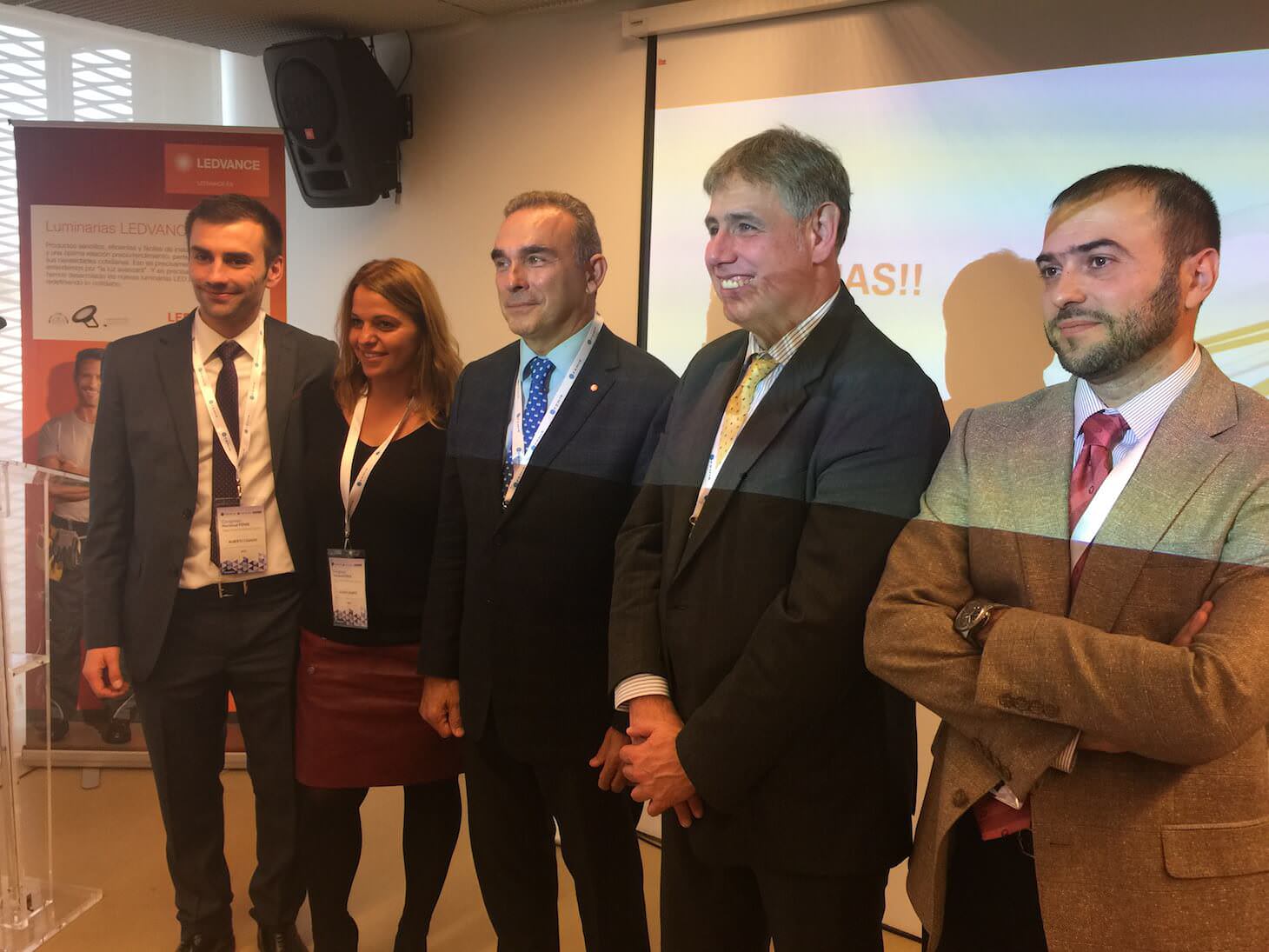 Fin de la rueda de Prensa de Ledvance durante el congreso de FENIE en Zaragoza