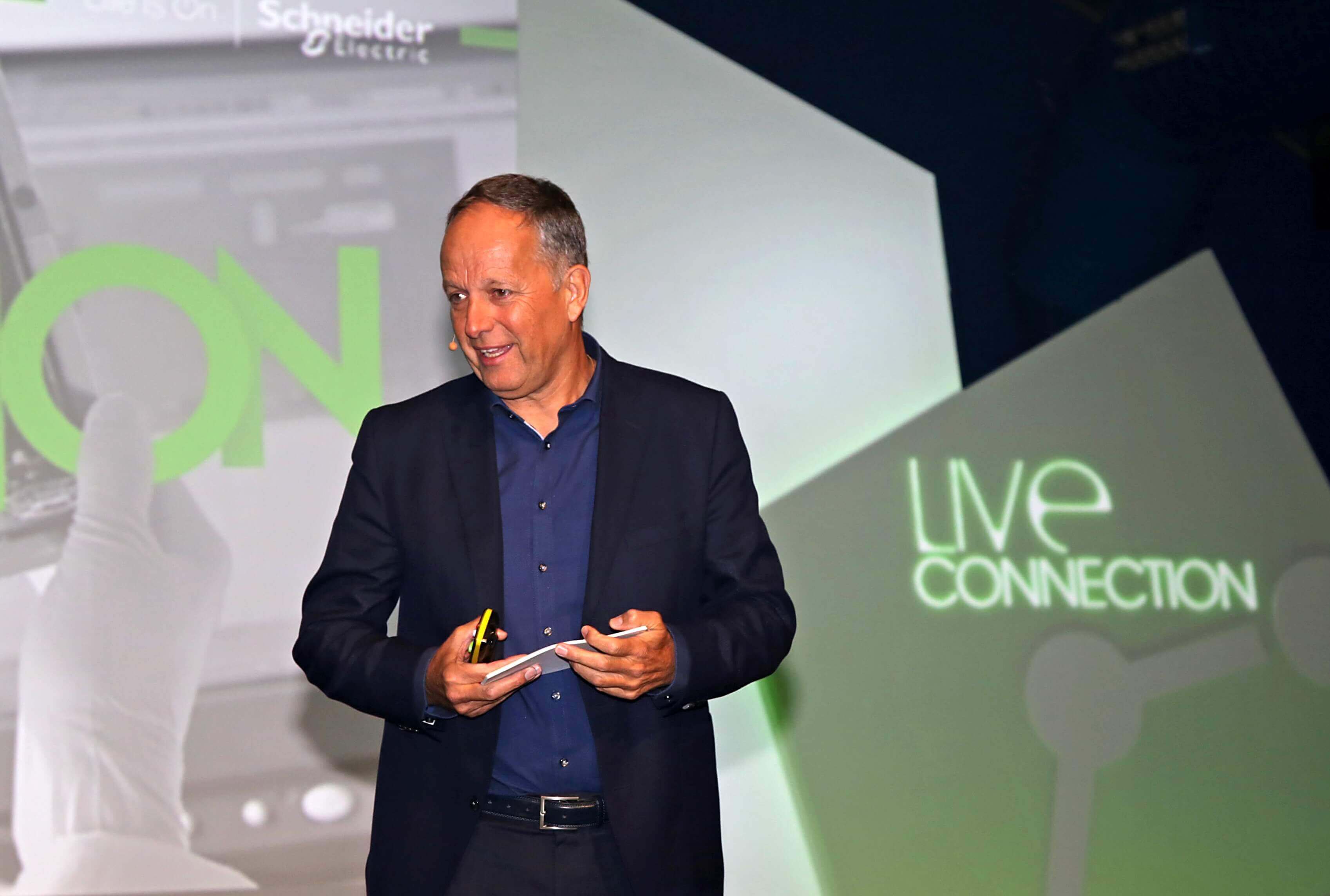 La digitalización centra el encuentro de Schneider con la distribución de material eléctrico