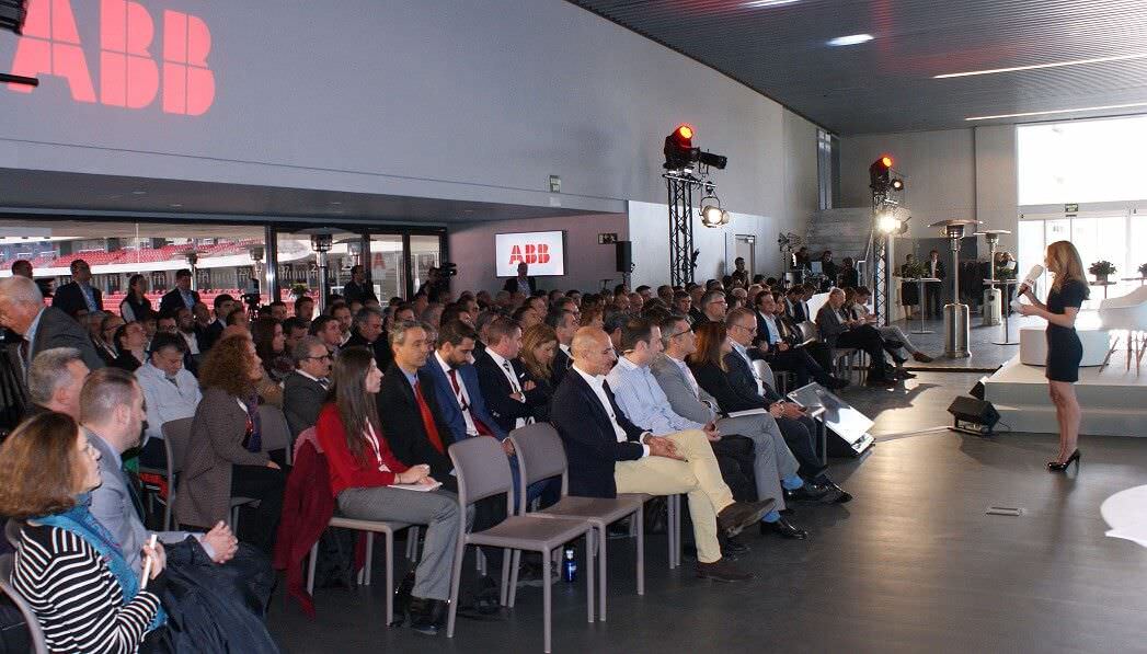 Representantes de la distribución de material eléctrico asistentes al ABB Experience