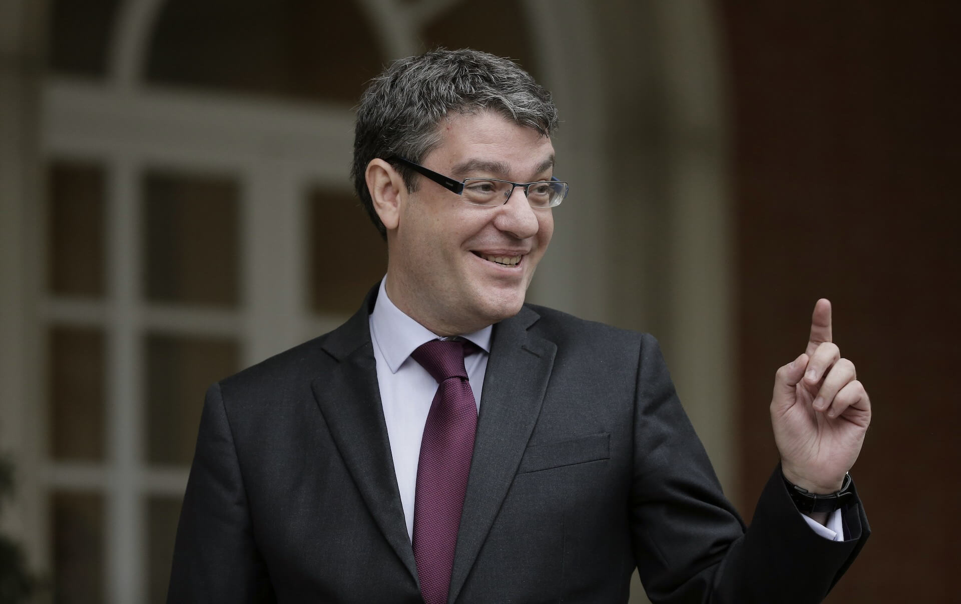 Industria congela la parte regulada del recibo para evitar una crecida alarmante de precios