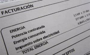 ejemplo de factura de electricidad para consumidor que incluye los pagos por capacidad