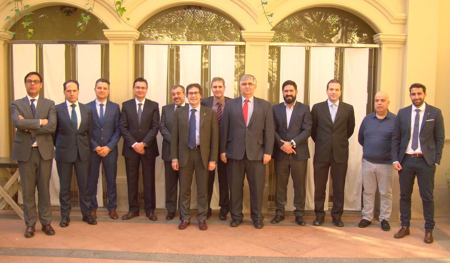 Foto de todos los asistentes a la mesa de debate de ABM REXEL e Instaladores 2 0 en Barcelona