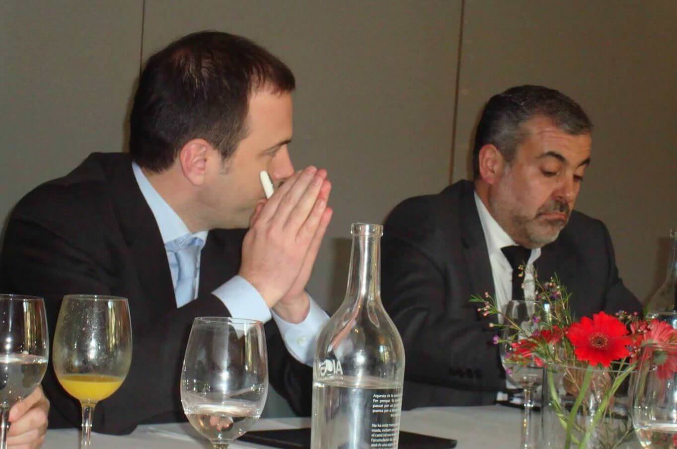 Alfonso Gonzalez explicando una posicion de ABB en la Mesa de Debate de ABM REXEL e Instaladores 2 0