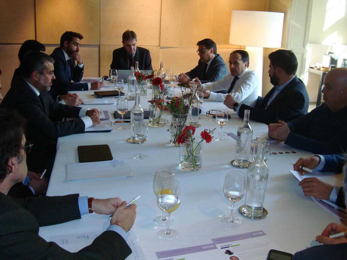 Plano general de la Mesa de debate necesidades del socio industrial ABM REXEL e Instaladores 2 0