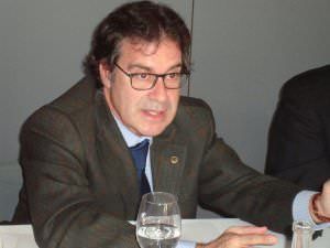 Javier Martínez Channel Manager en Rockwell Automation en Mesa Debate Barcelona ABM REXEL Necesidades del socio industrial