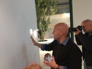 Detalle de la explicacion de Ricard Vila con el sistema DROP de Fluvia en Light&Building 2018