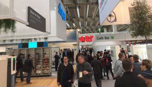 Stand de Hager lleno de gente en Light&Building 2018