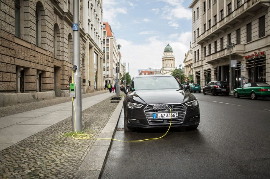 Siemens impulsa el uso de farolas urbanas como puntos de recarga para vehículos eléctricos