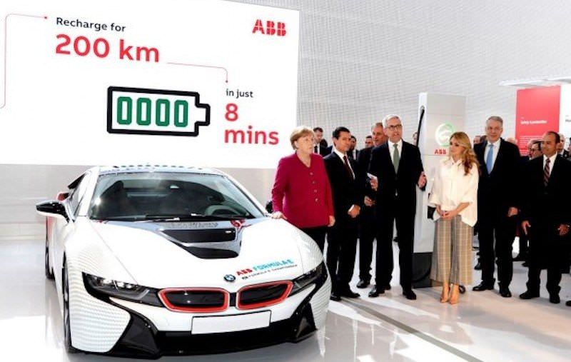 ABB presenta en Hannover el cargador de vehículos eléctricos más rápido del mundo