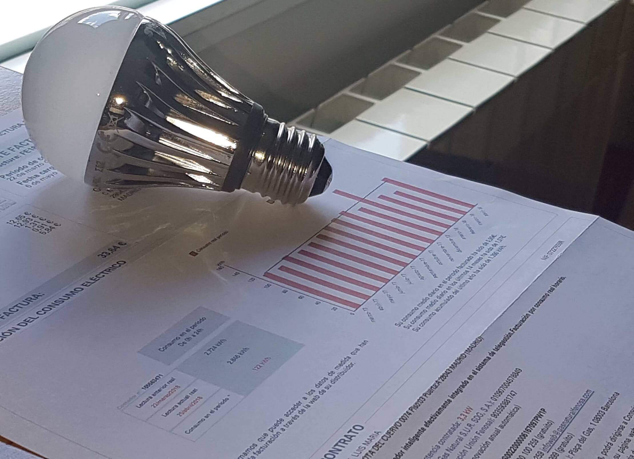 La factura de la luz subirá casi un 25 % durante el tercer trimestre de 2025 según un estudio