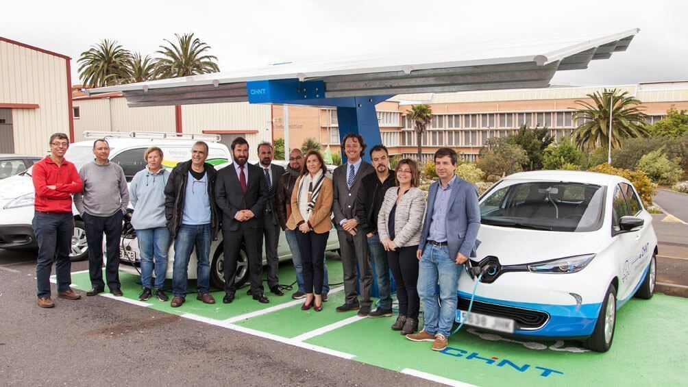 CHINT Dona una marquesina y VE en Univ La Laguna