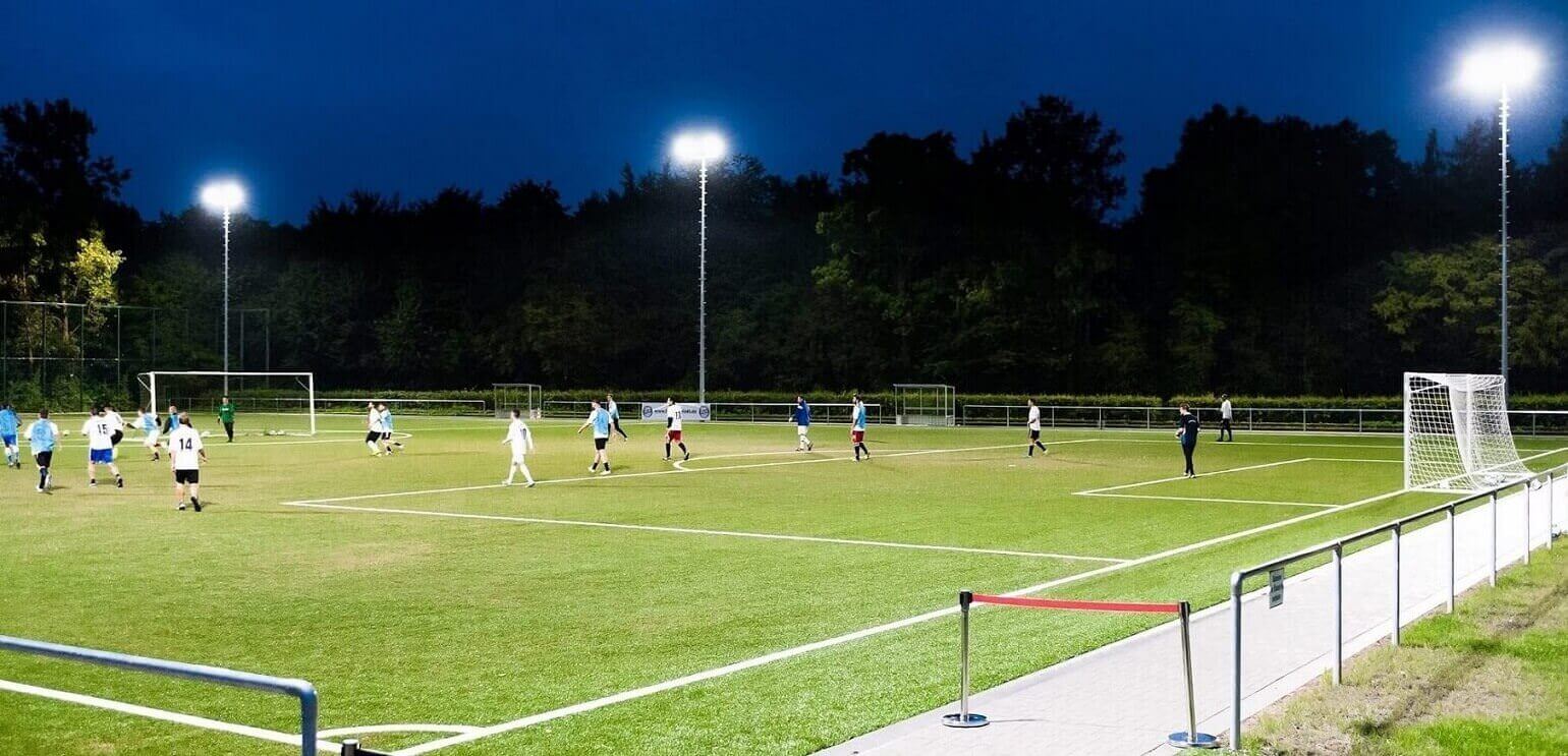 Los clubs deportivos ahorran con proyectores LED de Osram