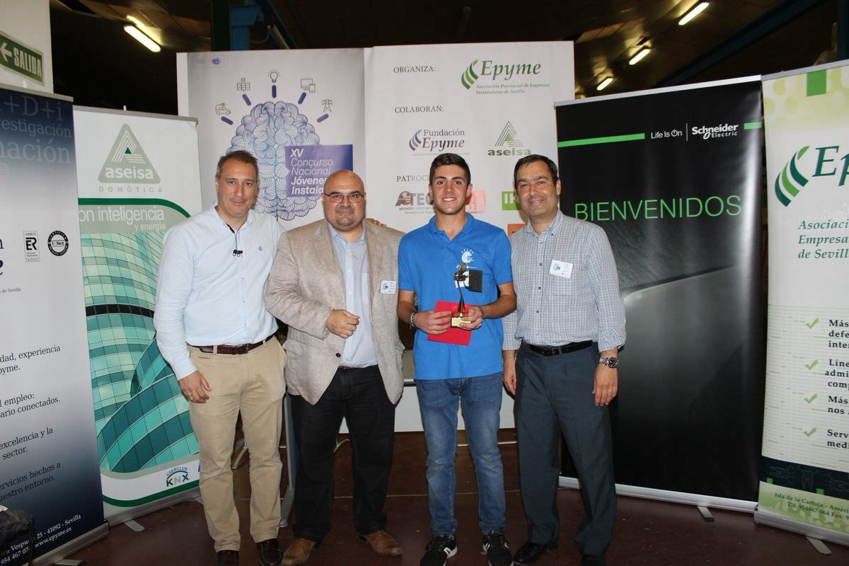 Emilio Camacho, mejor instalador joven de Sevilla, tras un concurso marcado por el autoconsumo