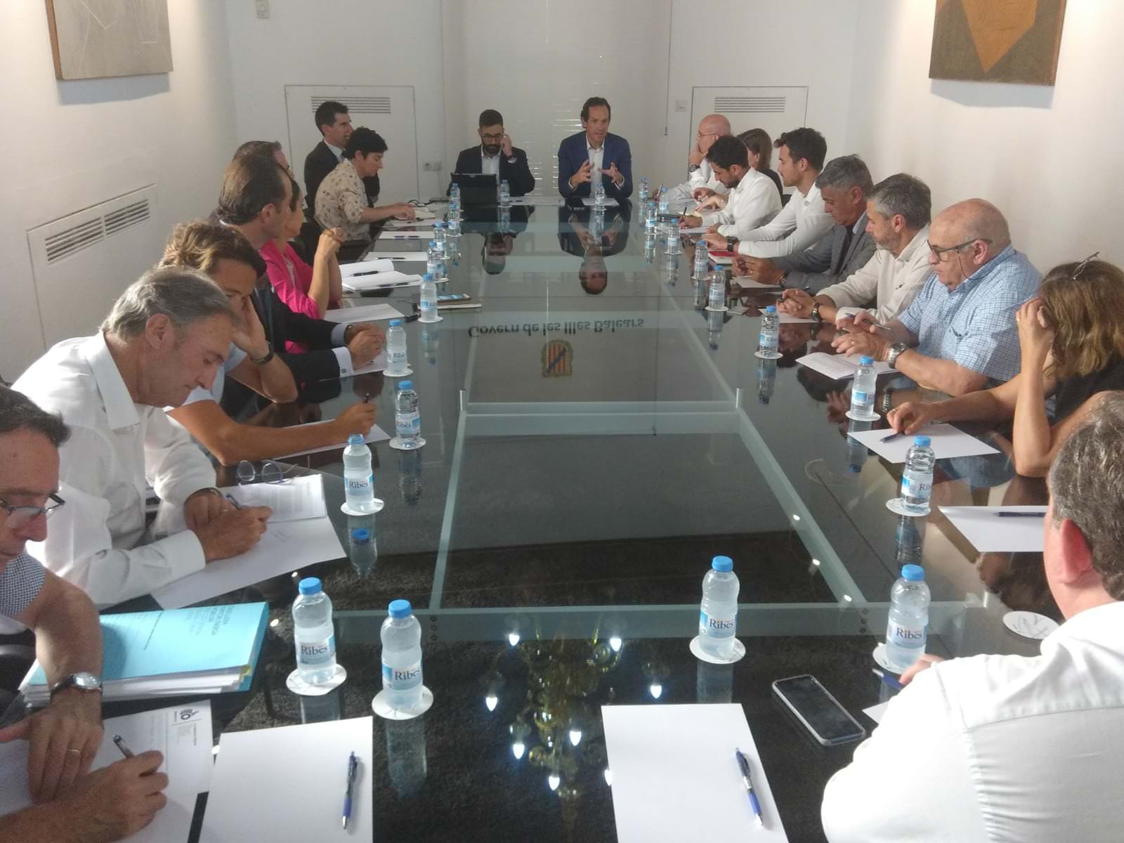 Aedive y los fabricantes de vehículos eléctricos se comprometen con la Ley de Cambio Climático en Baleares