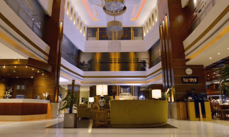 Afme lanza una campaña de comunicación para la instalación de bases de toma de corriente en hoteles de España