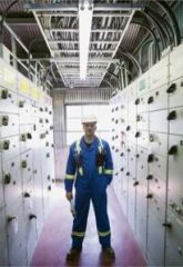 Eaton Riesgo Arco Electrico - Hombre monitorizando instalación Baja Tensión